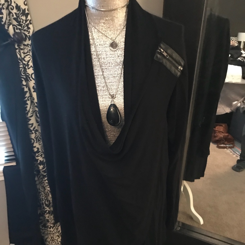 Lysse long black versatile tunic with zippers